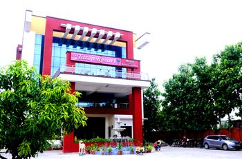 Capital O 47417 Tara Ji Resort, Ayodhya